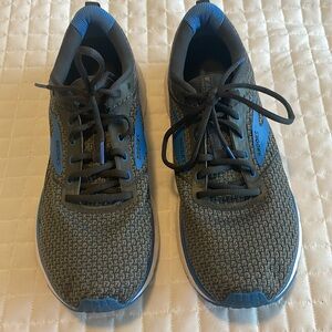 Men’s Brooks Transmit 3 sneakers, size 11